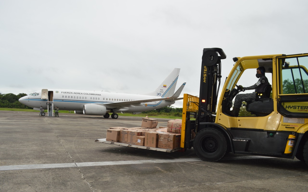 Avión presidencial sigue transportando ayudas humanitarias al Amazonas