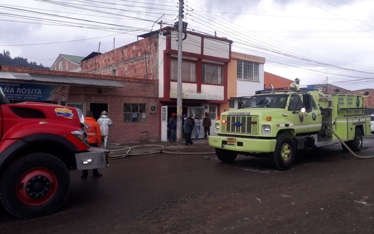 CAMAN apoya incendio estructural en Madrid Cundinamarca 