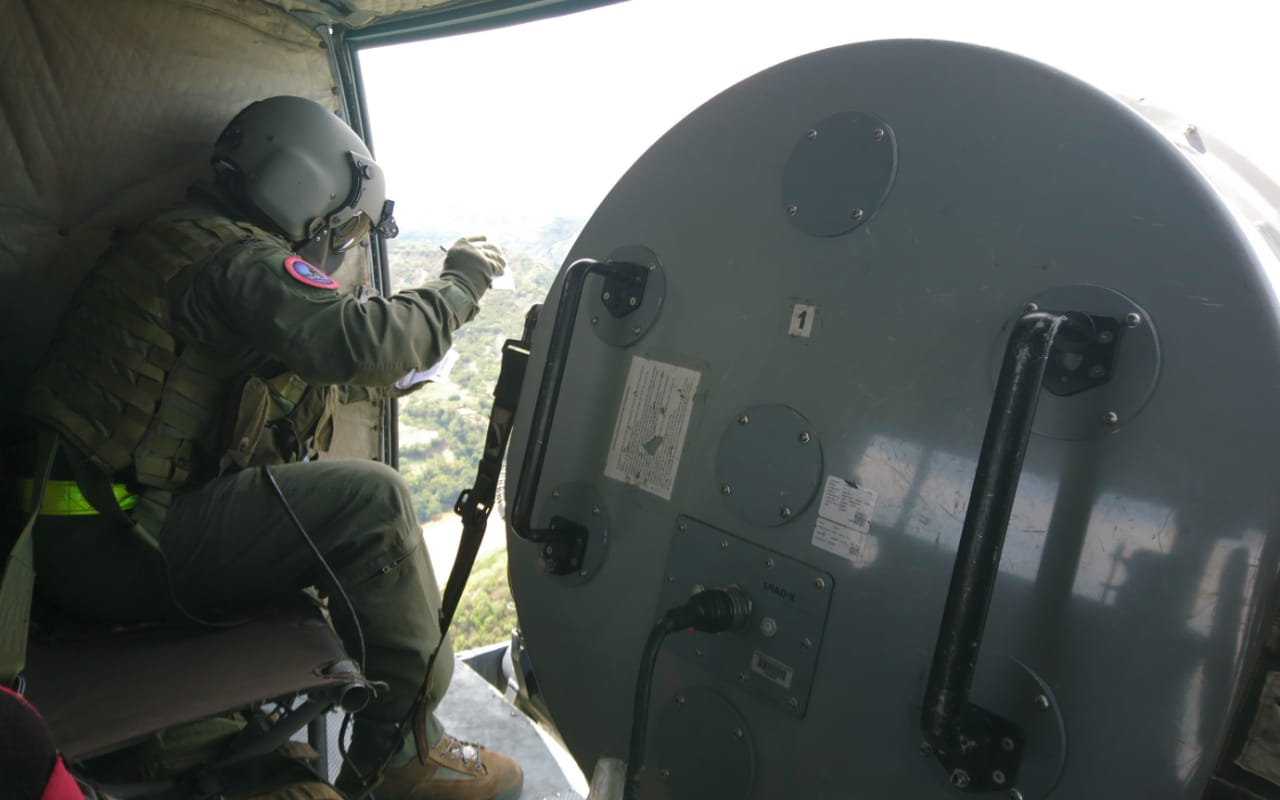 Lanzamiento de volantes y perifoneo aéreo, labor constante del CACOM 1 en la región del Catatumbo 