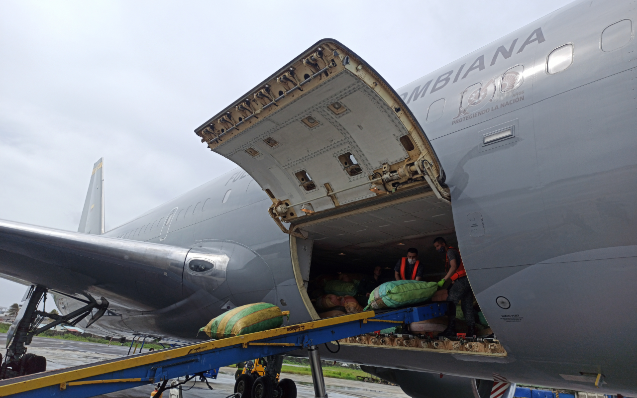  Tres toneladas de materia de reciclaje fueron evacuados desde la Isla de San Andrés por su Fuerza Aérea