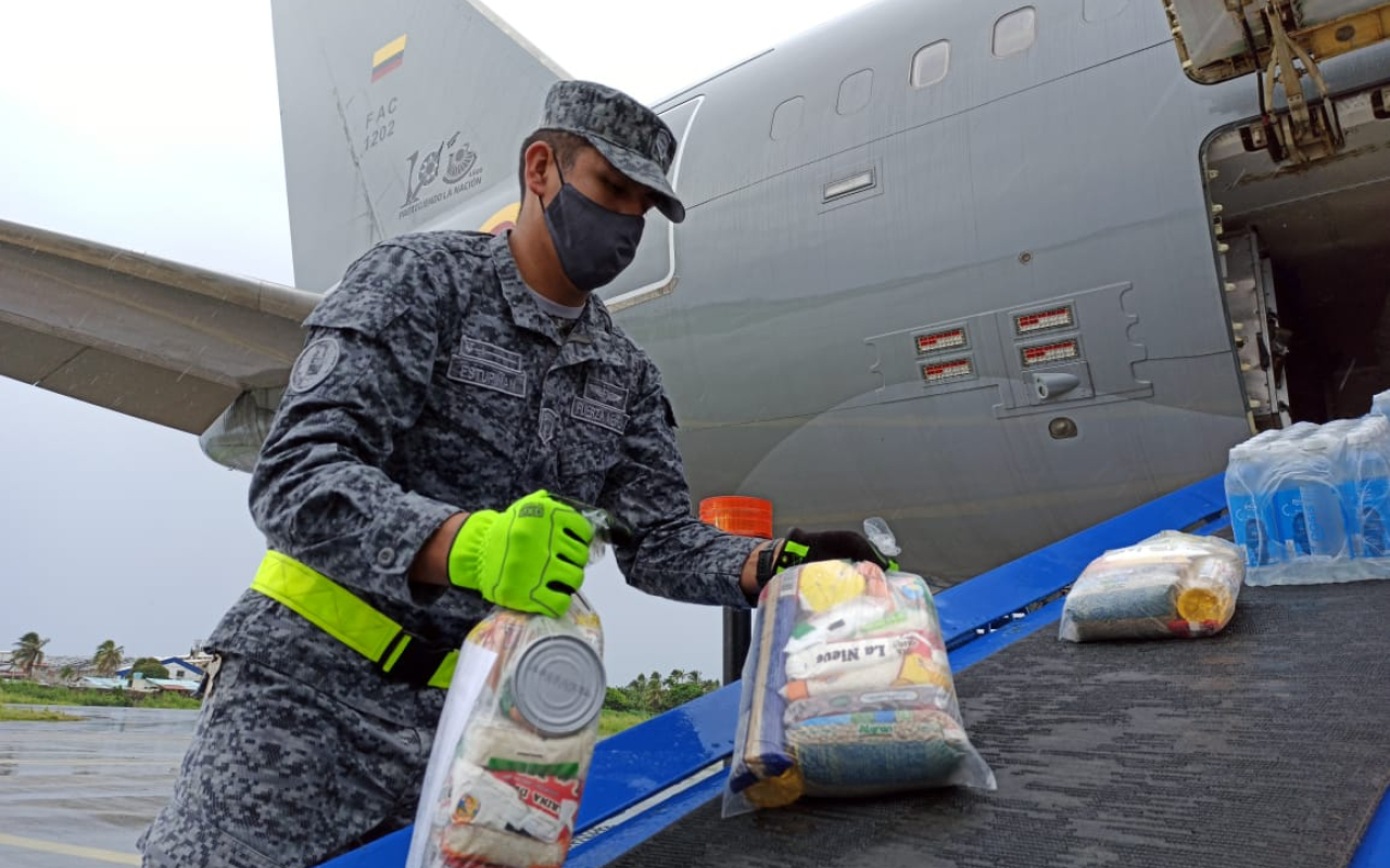 El Boeing KC 767 “Júpiter” despliega sus alas para llevar más ayudas humanitarias al Archipiélago