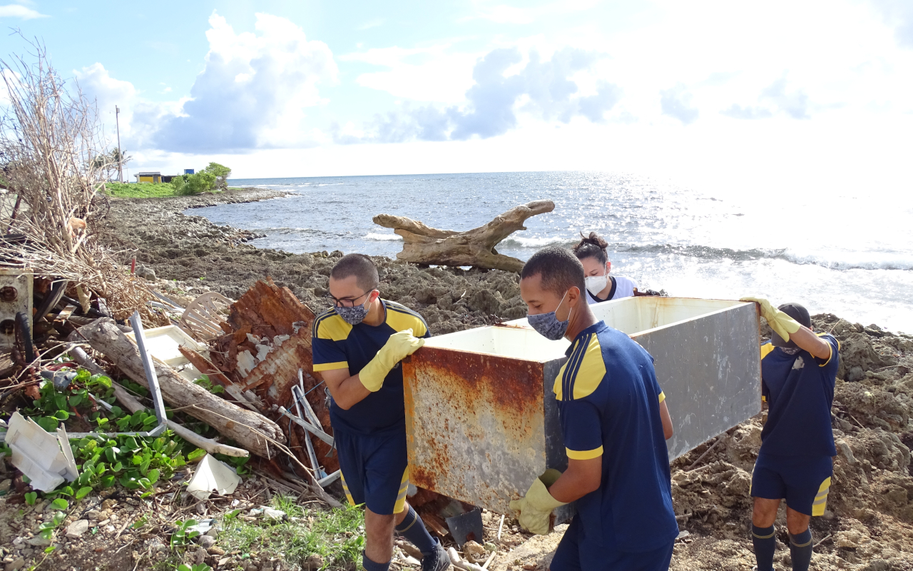 Grupo Aéreo del Caribe realizó jornada de limpieza de playas en el sector de San Luis 