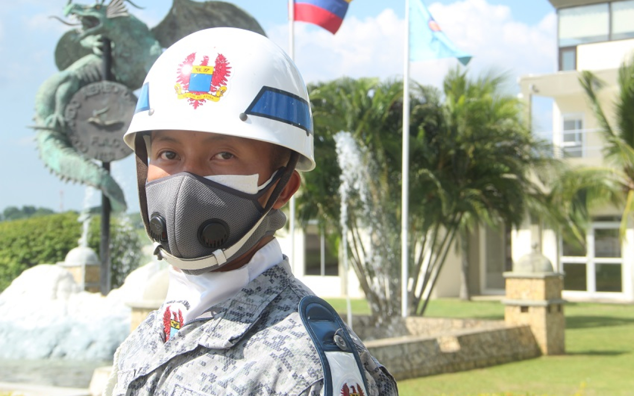 Un  soldado  Wayúu, es el orgullo de su comunidad