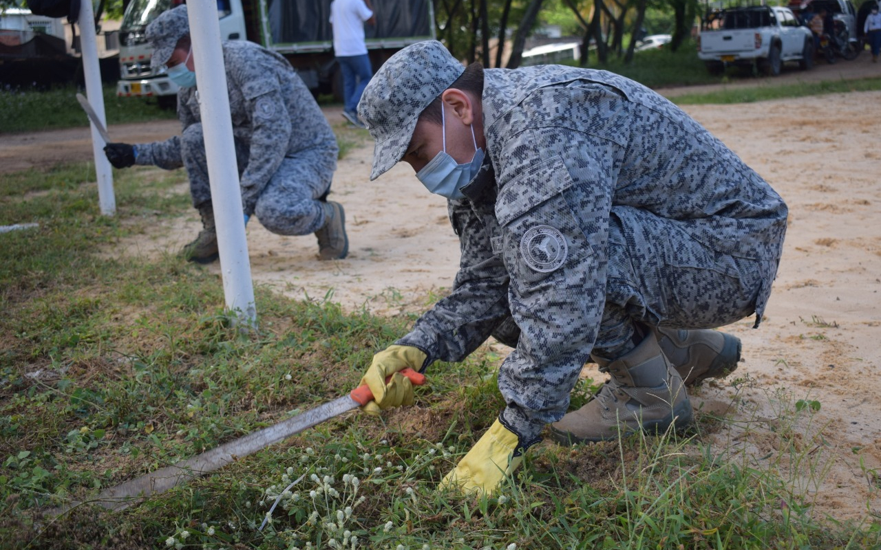 Su Fuerza Aérea Colombiana, apoyó la restructuración del malecón del río Sumapaz