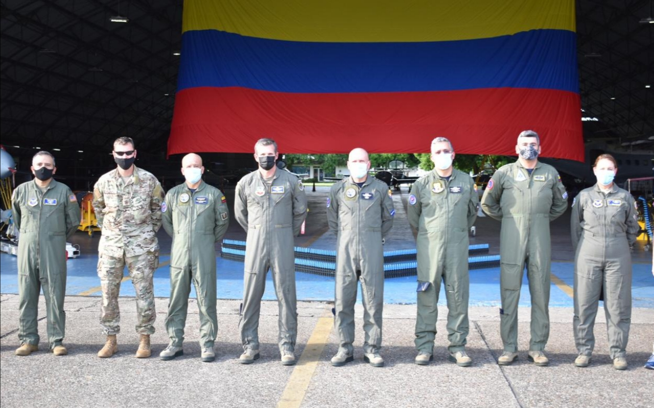 Comandante de la Doceava Fuerza Aérea de los EE UU visita el Comando Aéreo de Combate No. 1