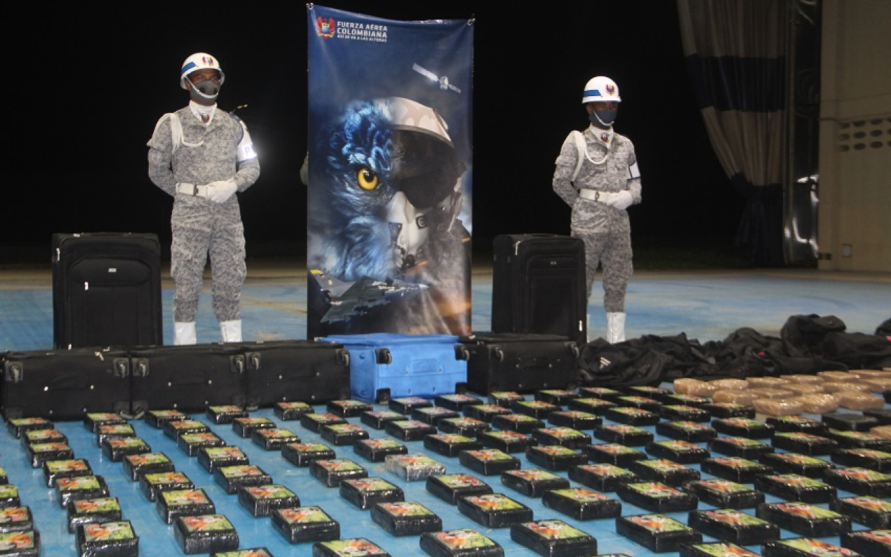 Su Fuerza Aérea incauta aproximadamente media tonelada de cocaína