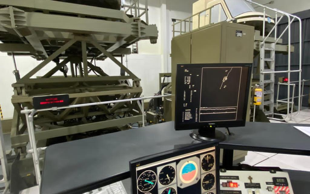 Simulador de vuelo, una verdadera máquina de entrenamiento para pilotos de ala rotatoria