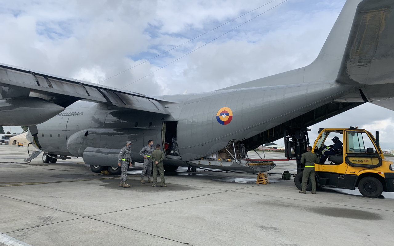 Ayudas humanitarias son transportadas hacia San Andrés  por su Fuerza Aérea Colombiana