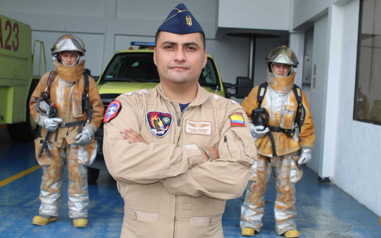 Bomberos aeronáuticos: firmes para despegues y aterrizajes seguros