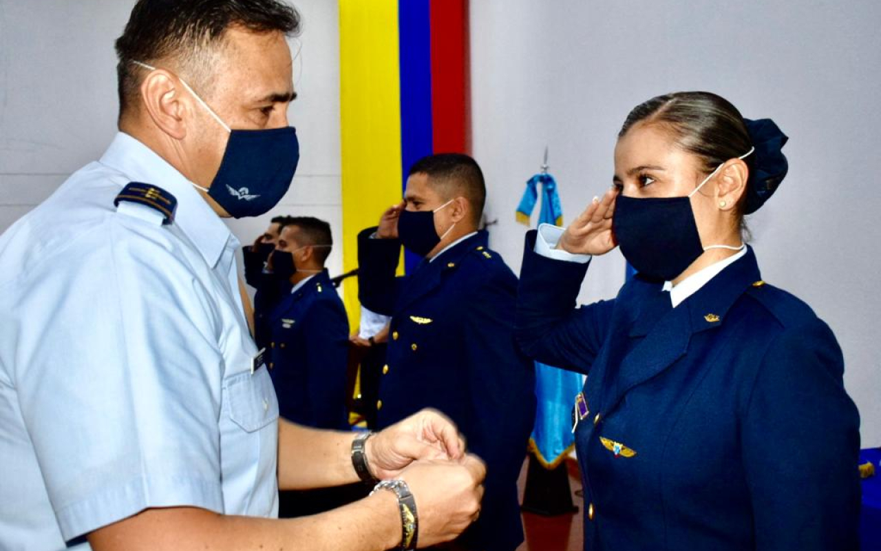 44 Oficiales ascendieron en el Comando Aéreo de Combate No. 4