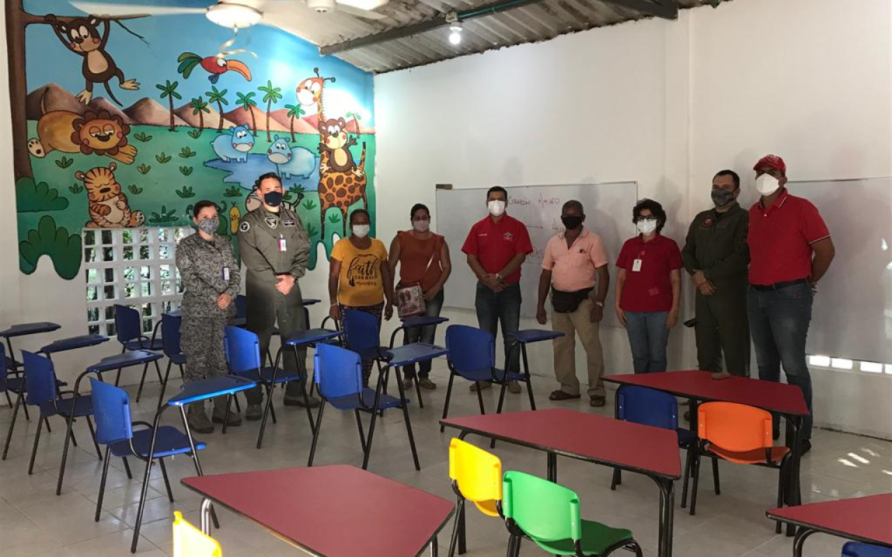 El programa “Plan Corazón Amigo” de su Fuerza Aérea llegó a la vereda el Topacio, Flandes 