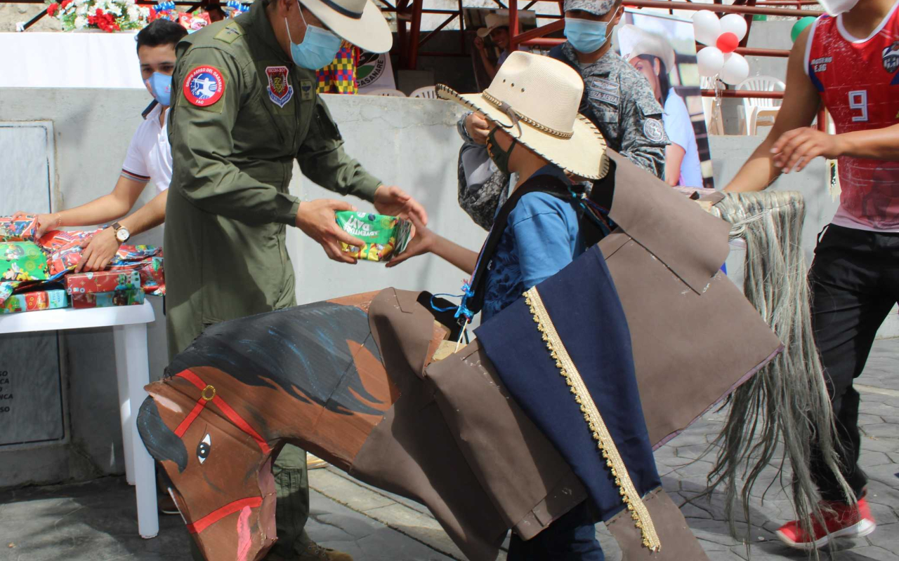 En Salina y Sácama, Casanare se adelantó la navidad gracias a su Fuerza Aérea