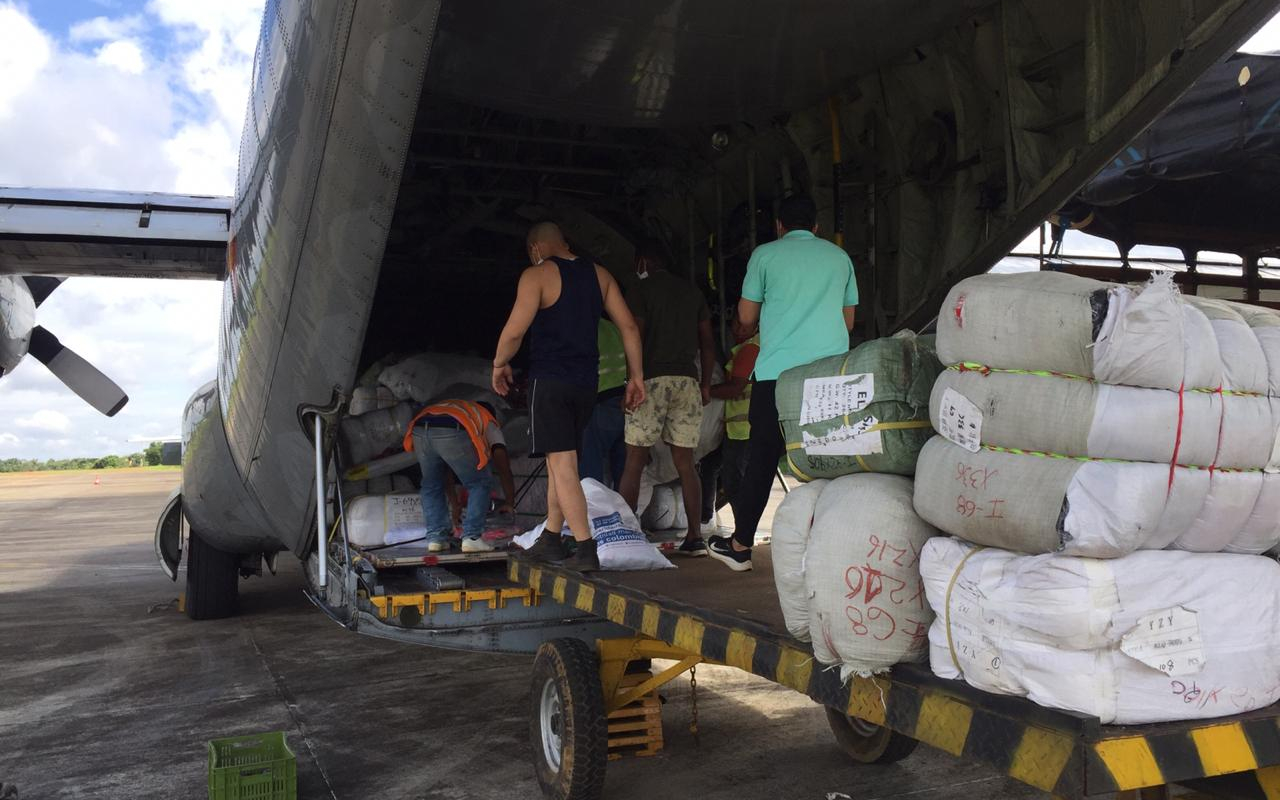 Fuerza Aérea Colombiana transporta 13 toneladas de ayuda para beneficiar a comunidades del Vaupés