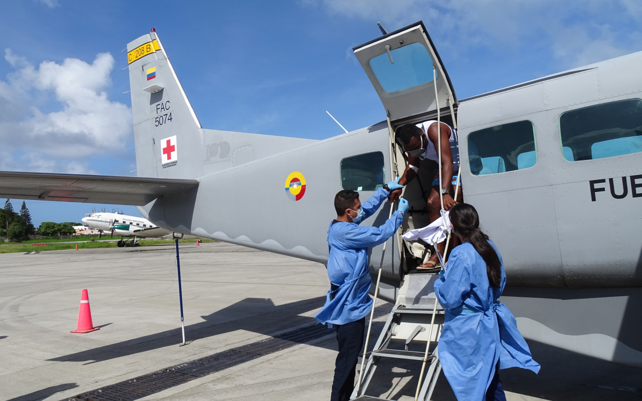 En Providencia accidente de tránsito deja persona lesionada y es trasladada en avión ambulancia de la FAC