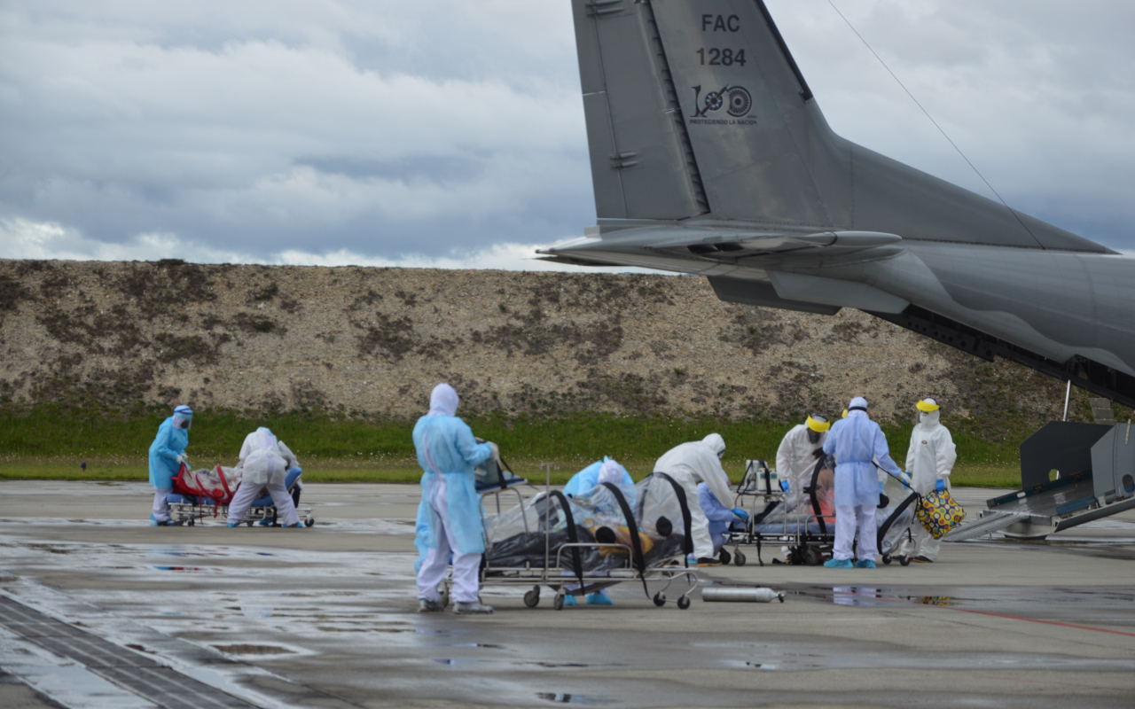 Traslados masivos de pacientes con COVID-19, una capacidad de su Fuerza Aérea Colombiana.