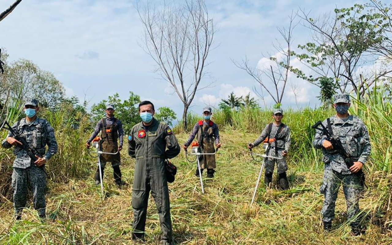 Con jornada de limpieza su Fuerza Aérea Colombiana embellece el barrio Icacal, en el municipio de Melgar