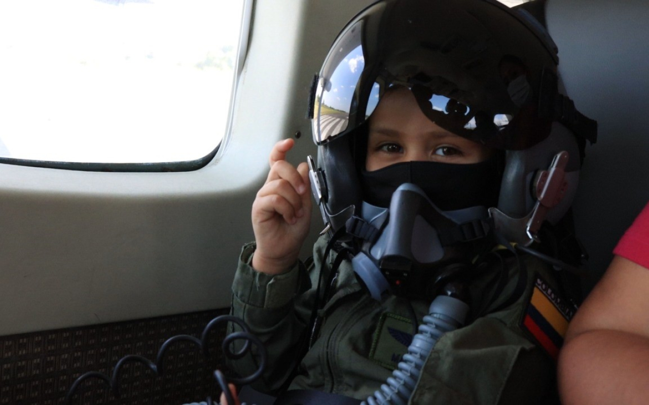 Historia de esperanza en medio de la pandemia, niña cumple su sueño de volar
