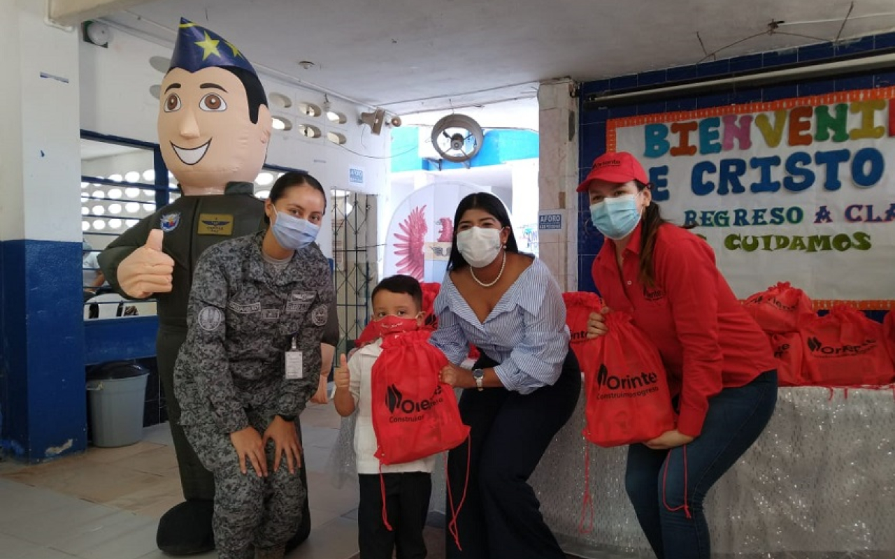 Kits escolares para los niños de Malambo