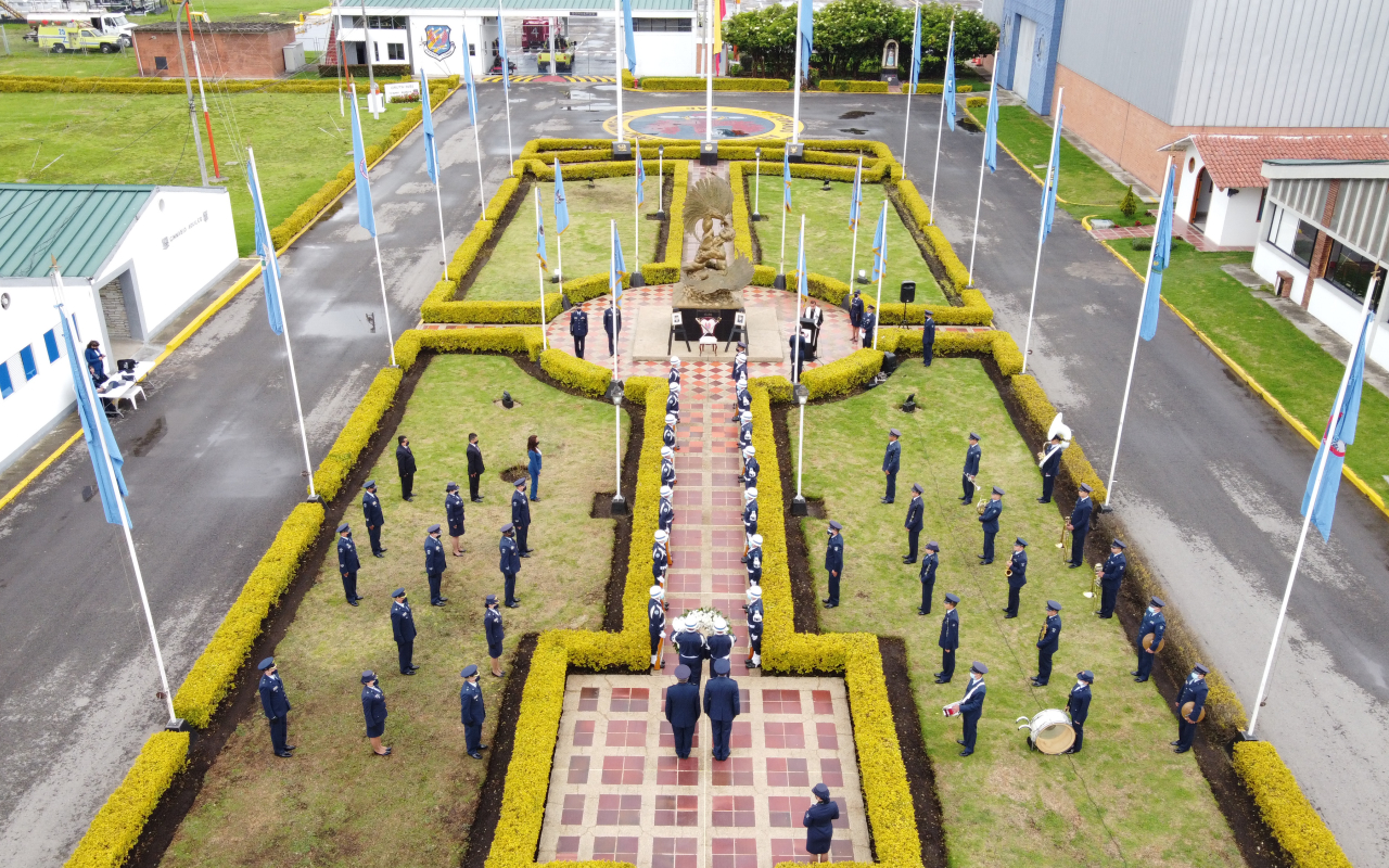 Sentido homenaje en memoria de dos excomandantes de CAMAN