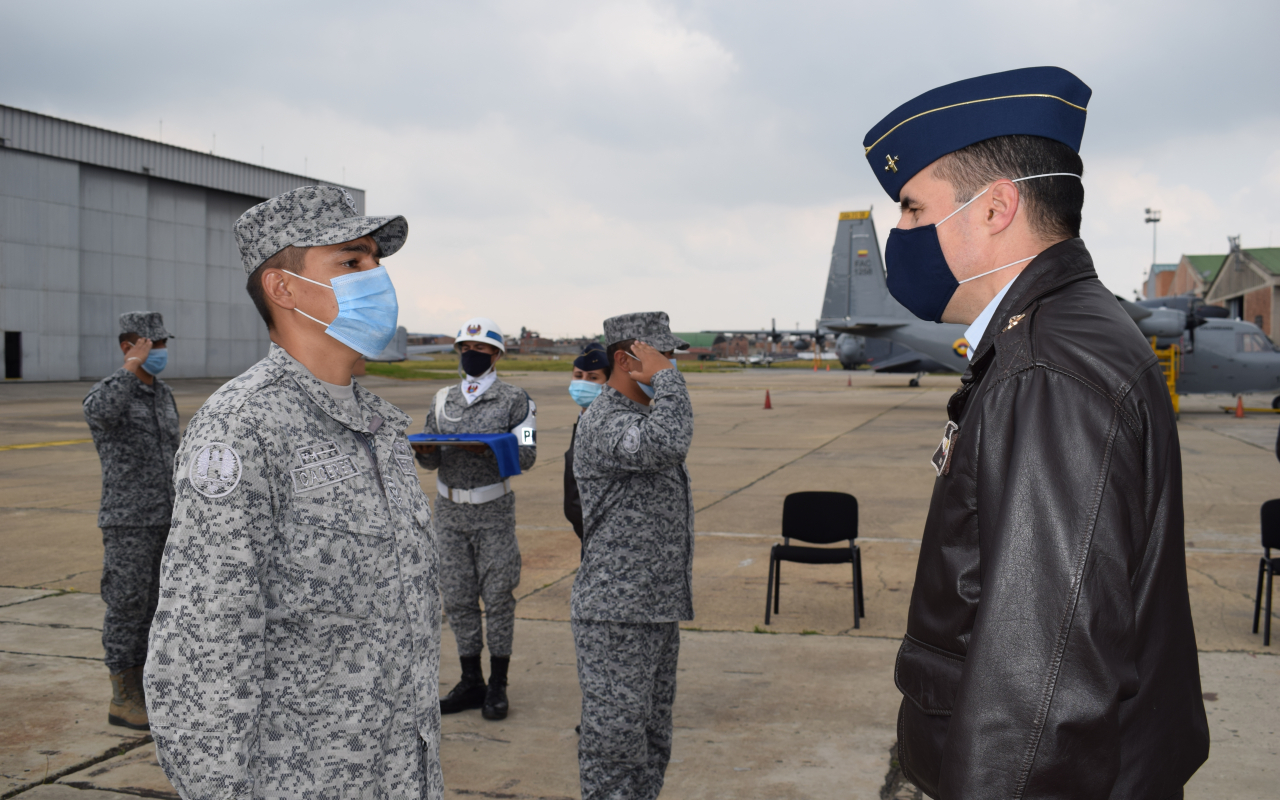 Reconocimiento por 42.000 horas vuelo de equipo Scaneagle
