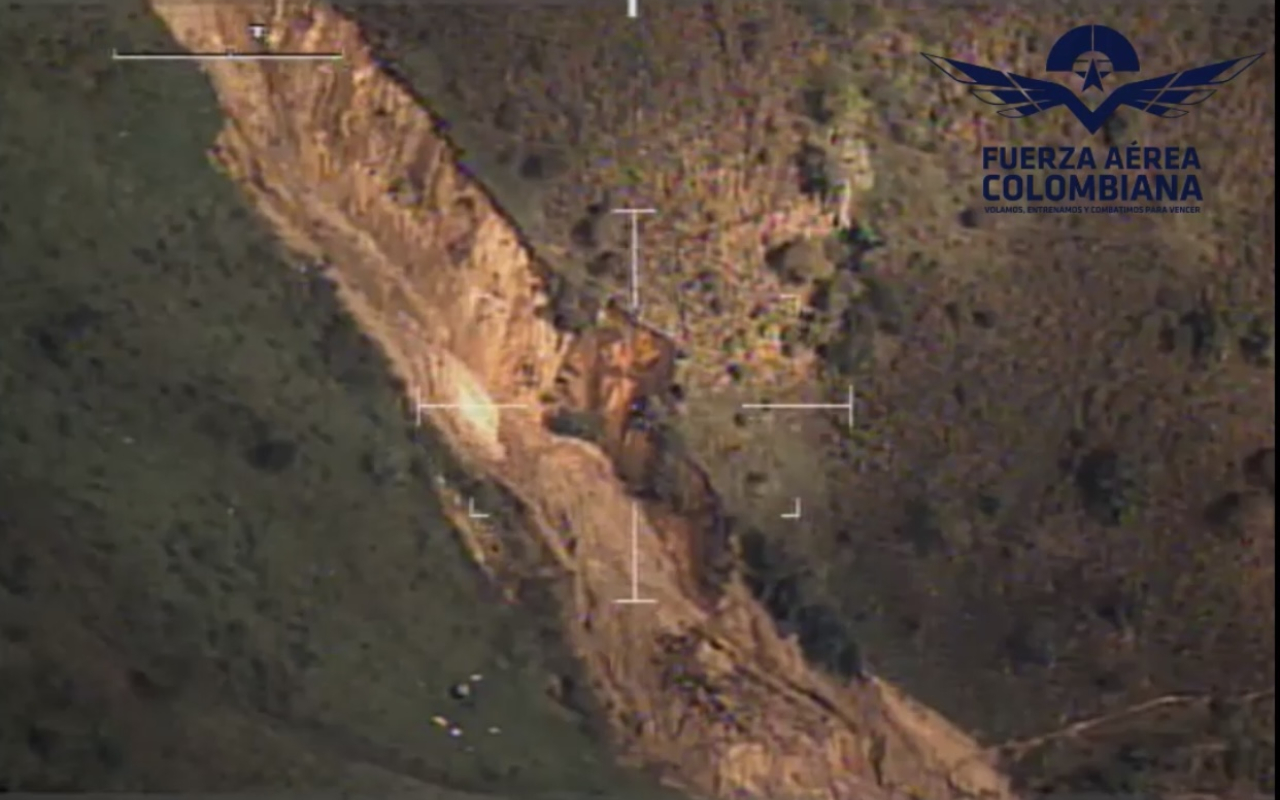 Su Fuerza Aérea realiza sobrevuelos para prevenir desastres naturales en el Valle
