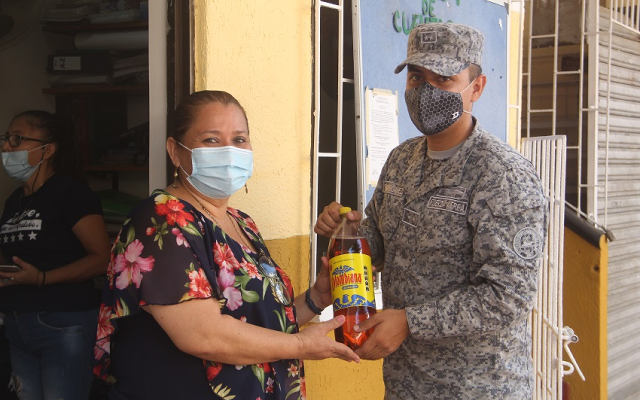 La Fuerza Aérea Colombiana apoya a la comunidad malambera