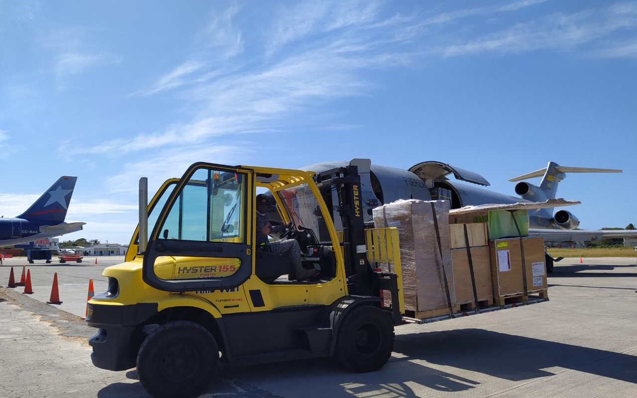 Fuerza Aérea transporta 19 toneladas de ayudas humanitarias a la Isla de San Andrés 