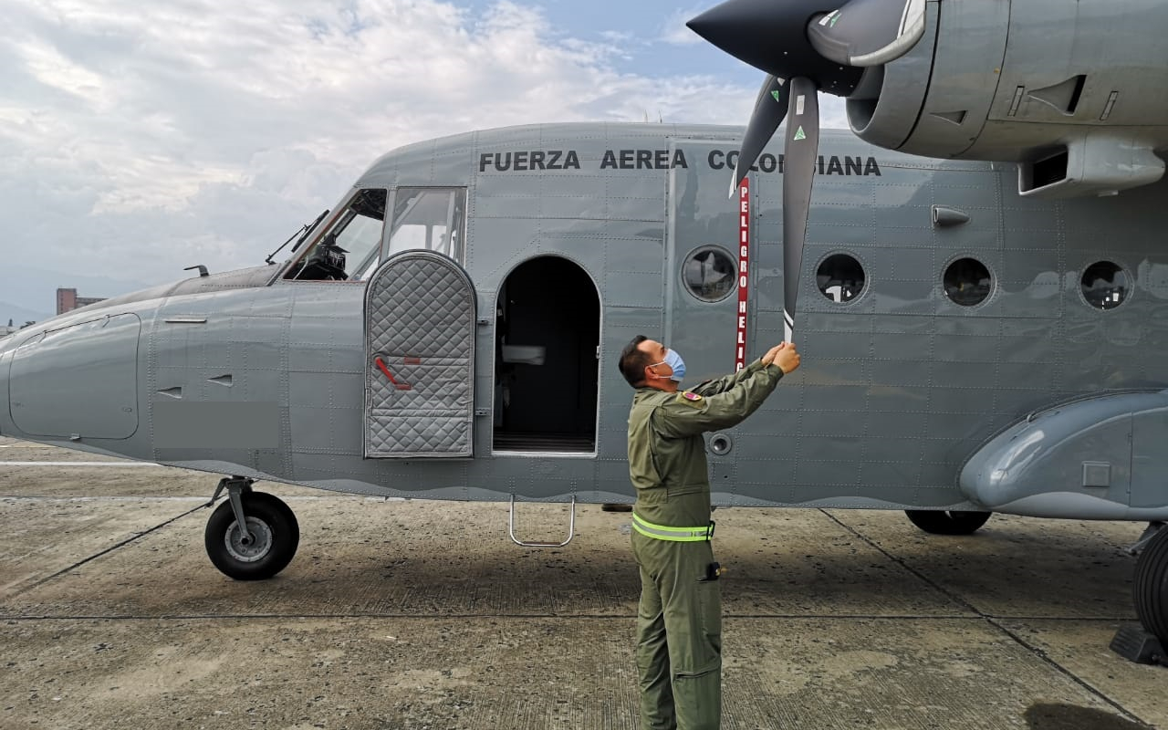 Modernización cabina aeronave C-212: innovación con talento Fuerza Aérea Colombiana