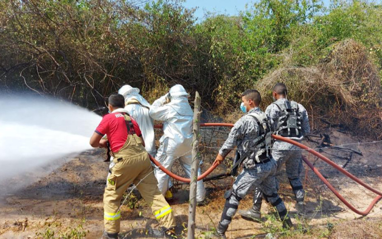 La Fuerza Aérea atiende la emergencia por incendio en Malambo