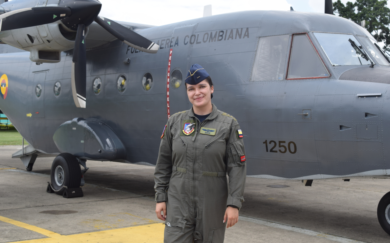 Una mujer apasionada por la aviación