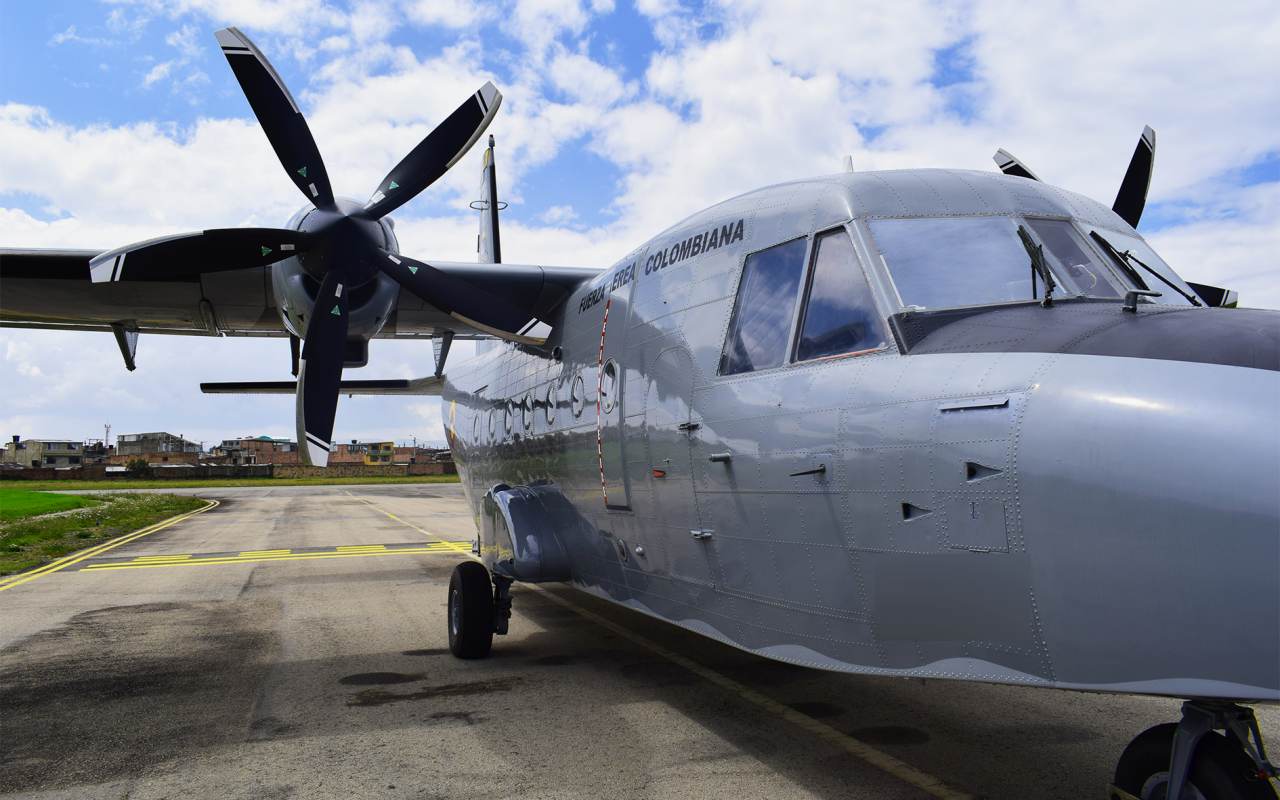 Primera aeronave Casa C-212-300 con modernización de cabina de la FAC