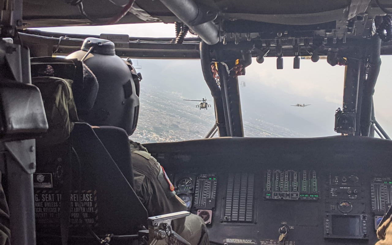Su Fuerza Aérea Colombiana sobrevuela el territorio nacional brindando seguridad en la semana mayor