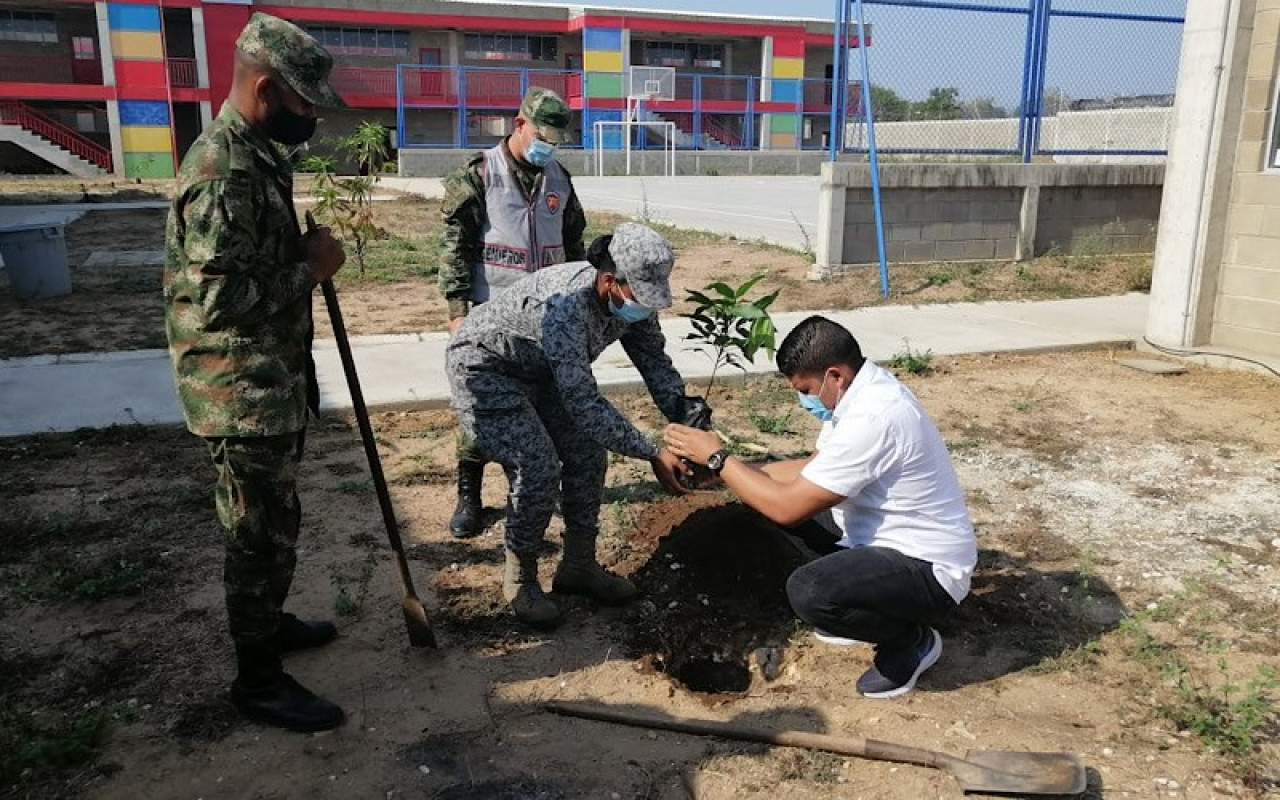 La Fuerza Aérea apoyó la siembra de 400 árboles en Malambo