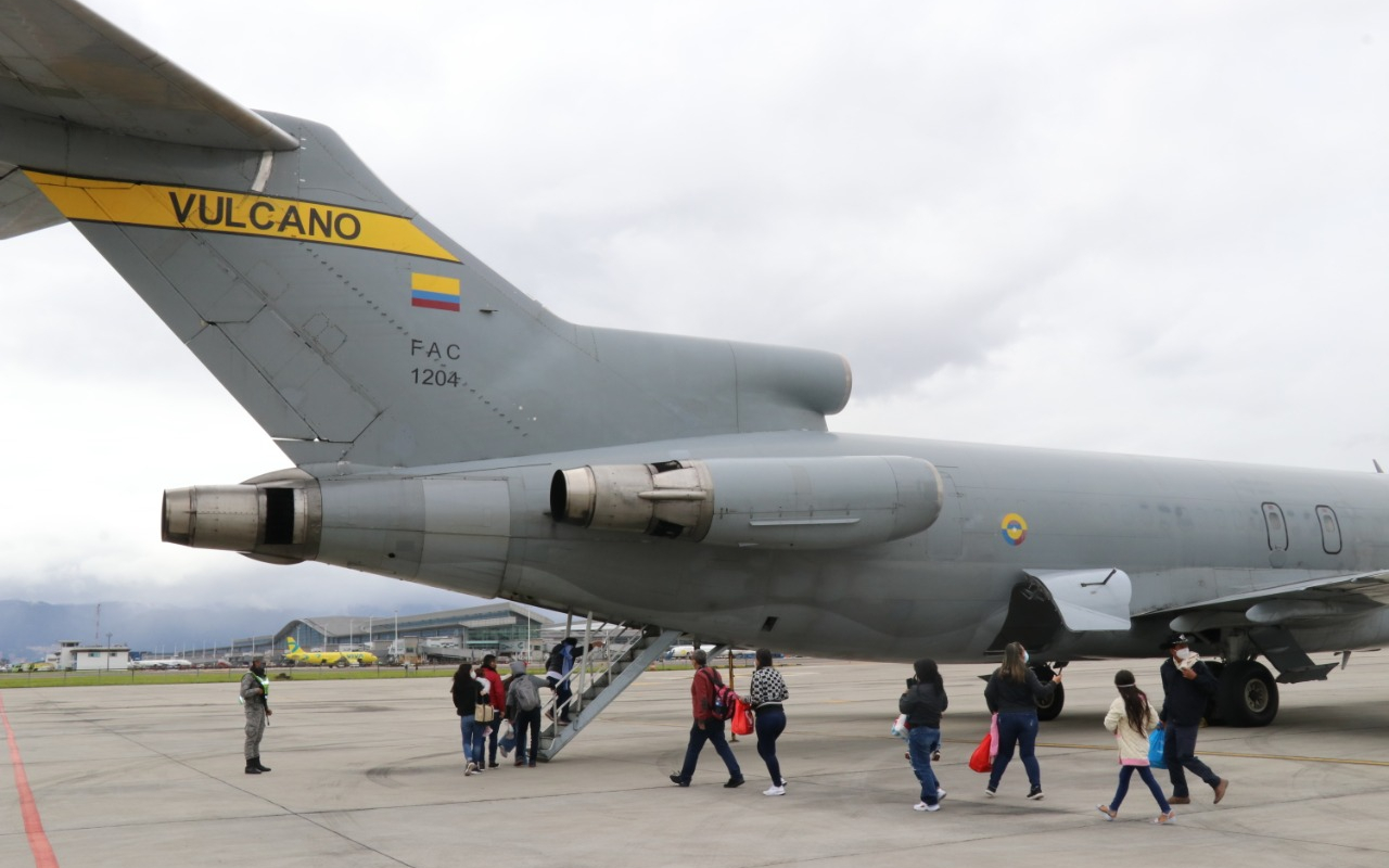 Vuelo humanitario de la Fuerza Aérea hacia Amazonas.