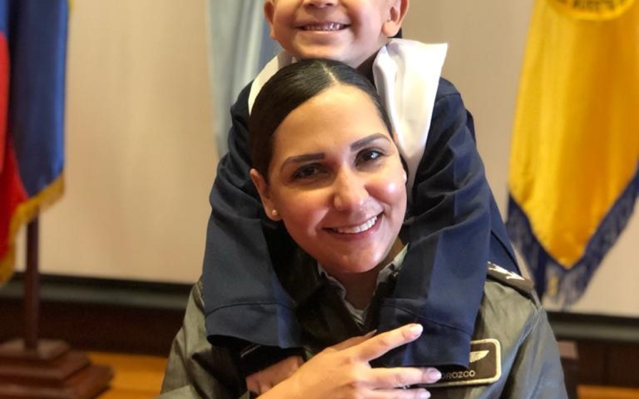 Reconocimiento a todas las madres en su día por el Comando Aéreo de Mantenimiento 