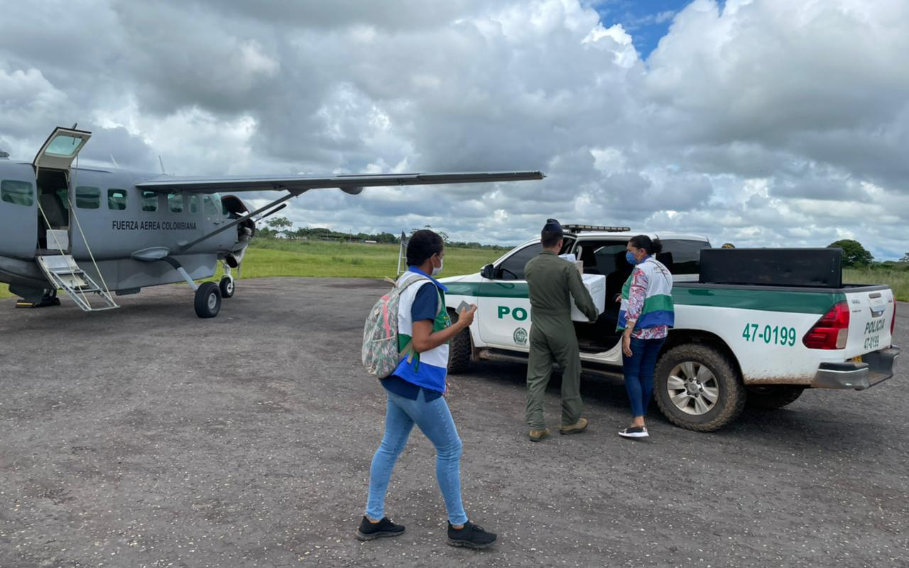 Más de 350 vacunas contra el COVID-19 son entregadas en Vichada por su Fuerza Aérea