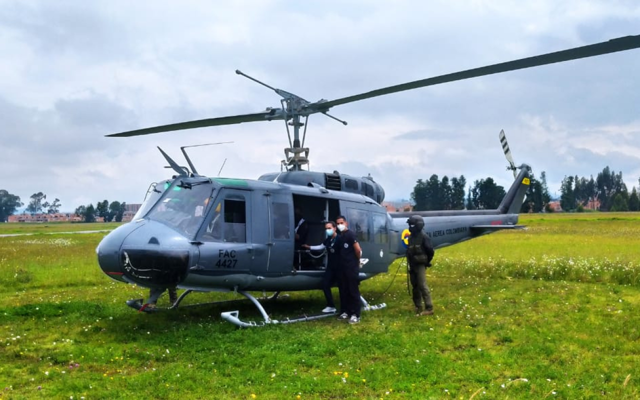 Su Fuerza Aérea Colombiana realiza el traslado de uniformados en el departamento de Cundinamarca