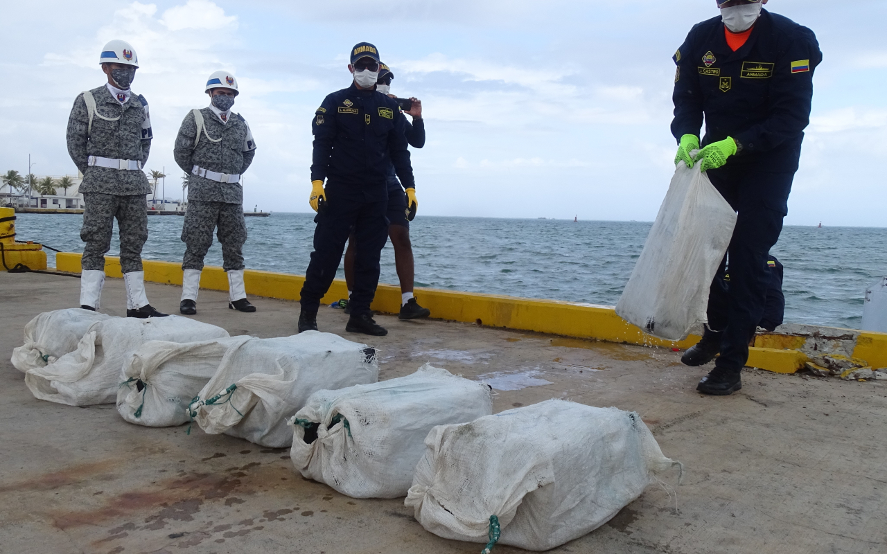 En operación conjunta en el mar caribe, se logró la interceptación de lancha que transportaba clorhidrato de cocaína.