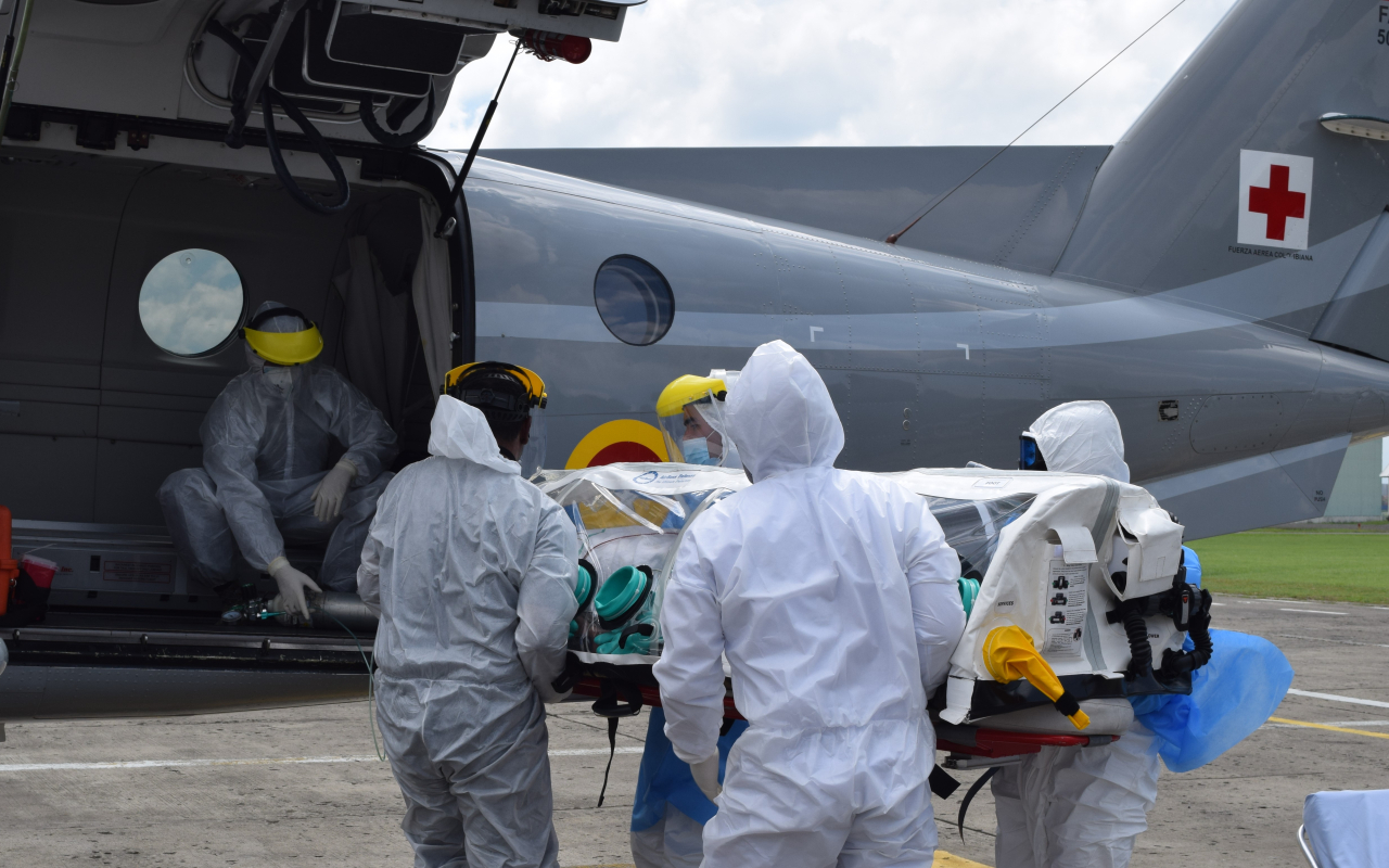 Paciente con COVID-19 fue transportado en aeronave de su Fuerza Aérea