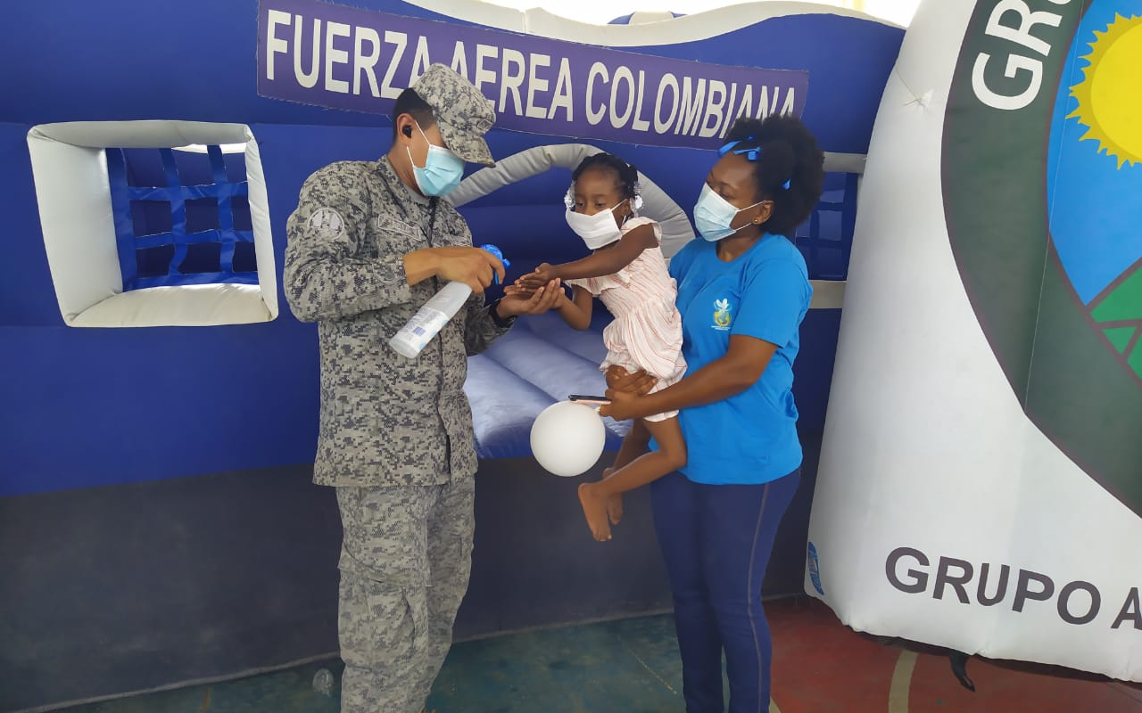 Fuerza Aérea celebró el día internacional del niño con la comunidad del sector de San Luis