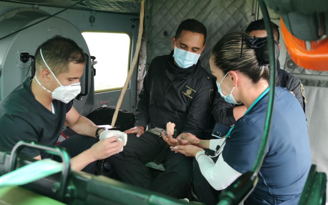 Miembros de la Fuerza Pública son atendidos por su Fuerza Aérea Colombiana