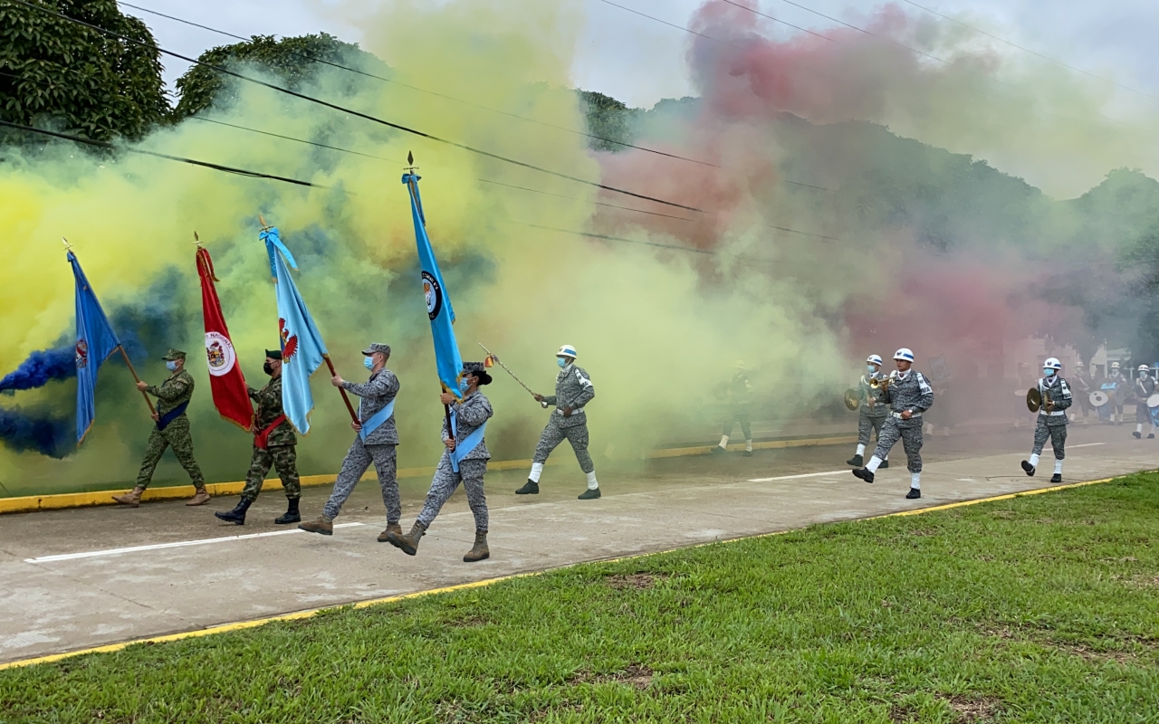 El Comando Aéreo de Cómbate No.6, conmemoro con desfile militar el grito de independencia.