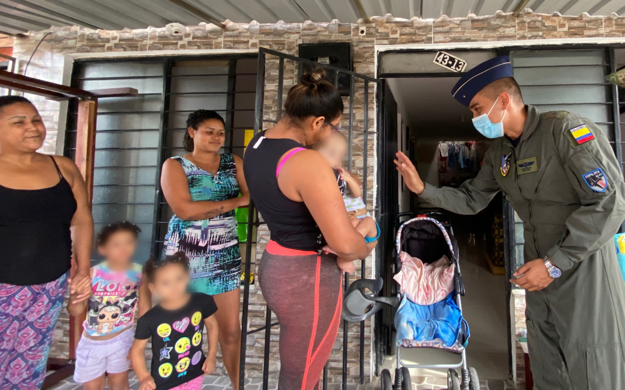 Menor de edad en situación de discapacidad recibe apoyo de su Fuerza Aérea Colombiana