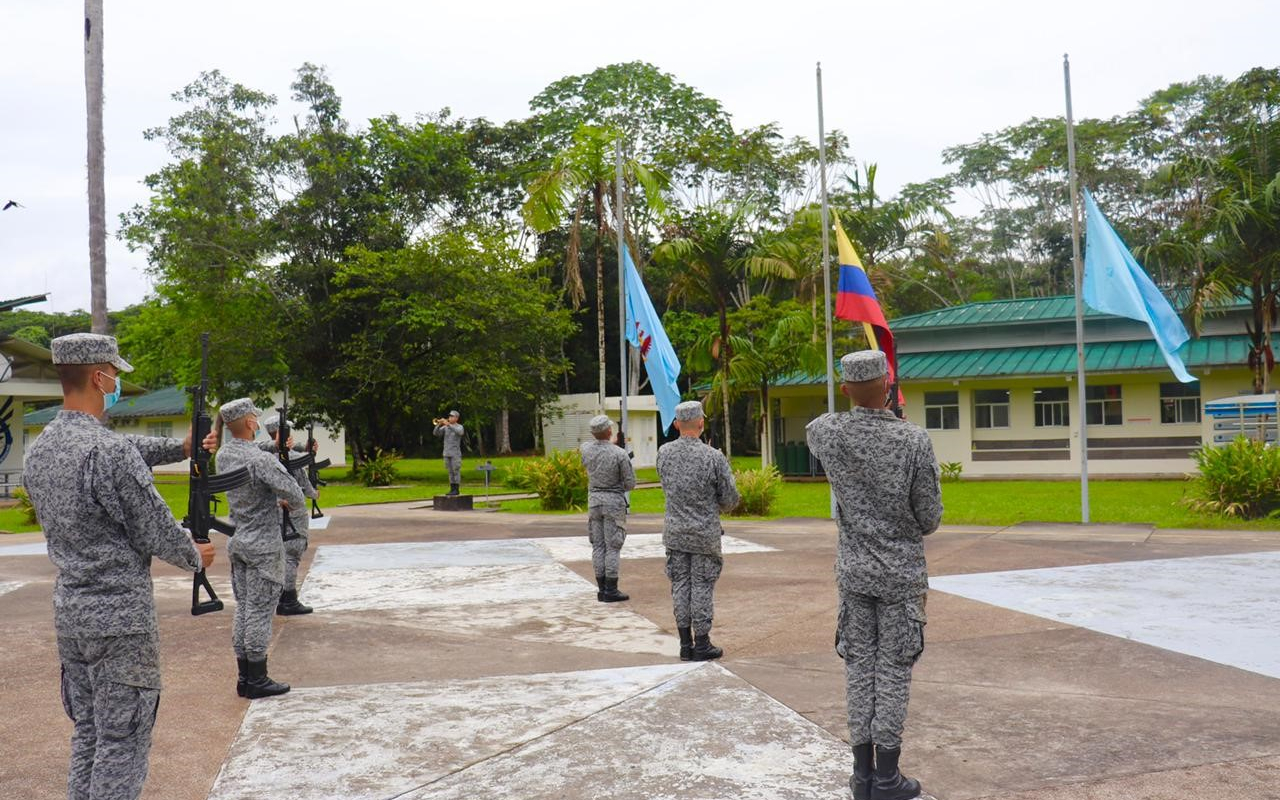 Sentido homenaje que honra la memoria de los valientes que ofrendaron sus vidas por la seguridad de un país