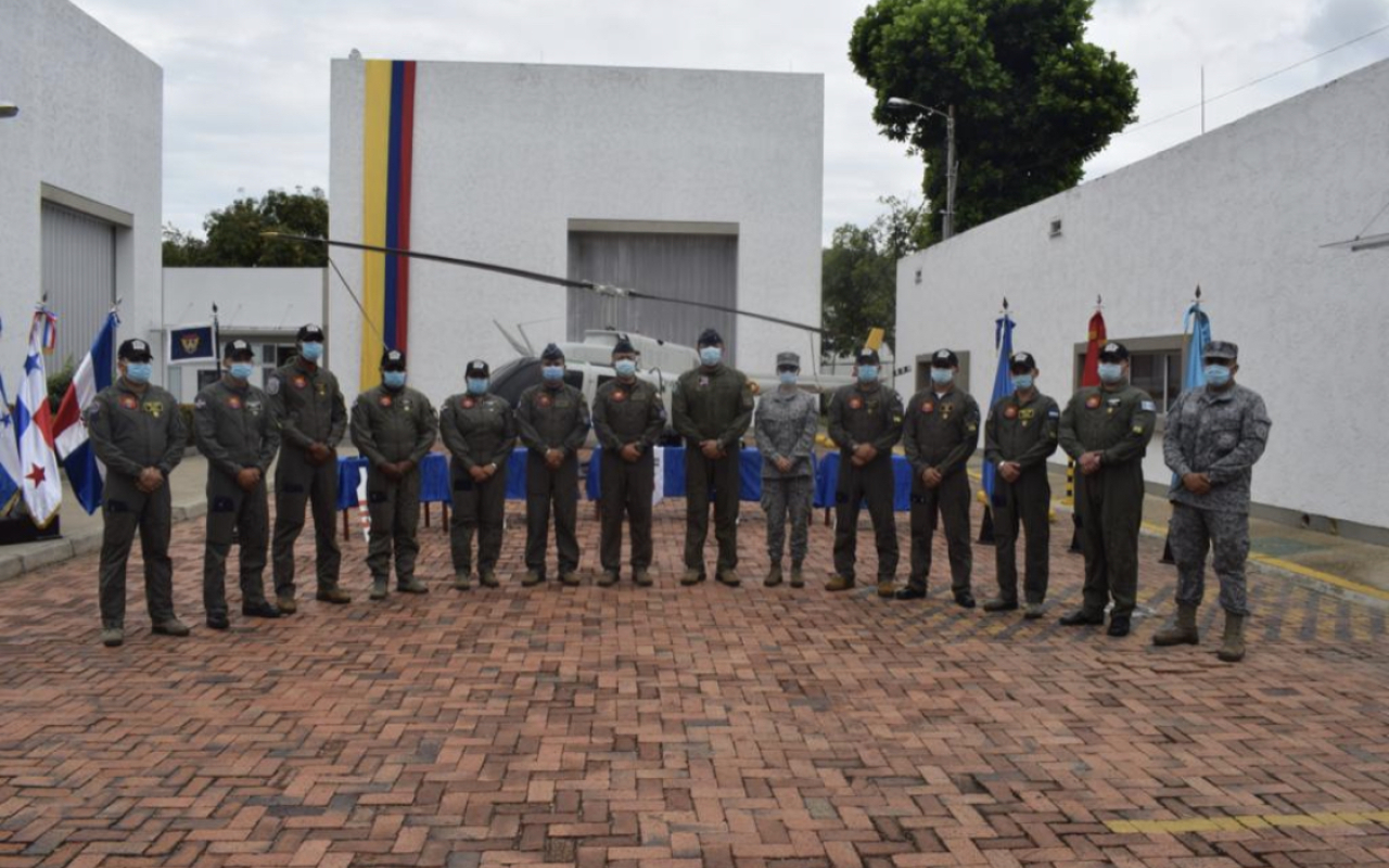 Culmina con éxito curso en mantenimiento de helicópteros Huey II a alumnos internacionalesf