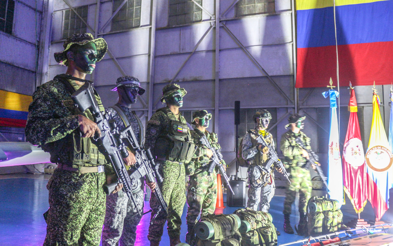 En el Comando Aéreo de Combate No.6, Se rindió un sentido homenaje en La Noche Mística.