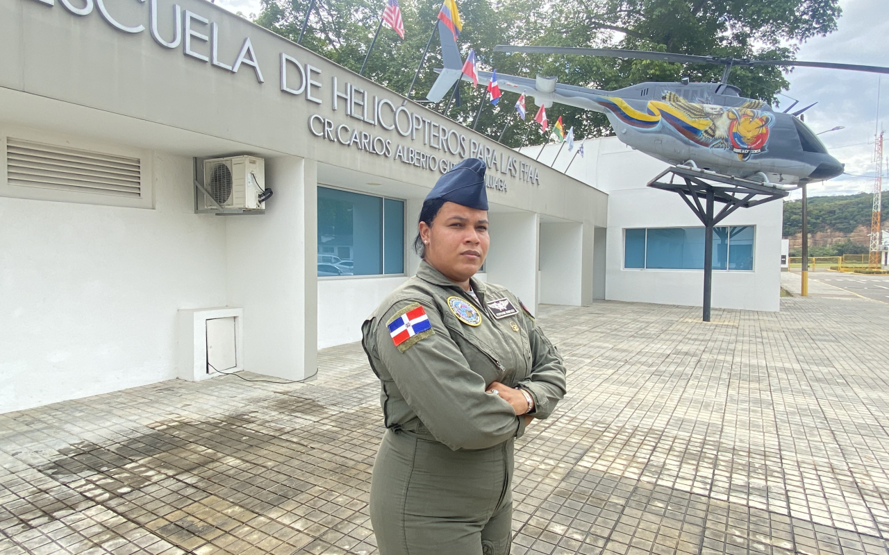 Stephanie Bonifacio: única mujer tripulante de helicóptero de la Fuerza Aérea Dominicana     