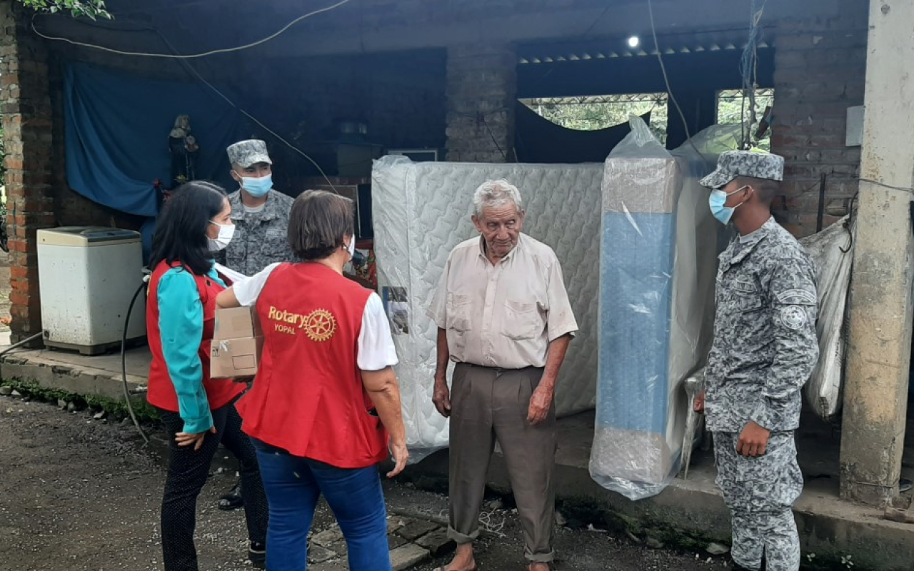 Entrega de ayudas en compañía del Club Rotario de Yopal y su Fuerza Aérea     