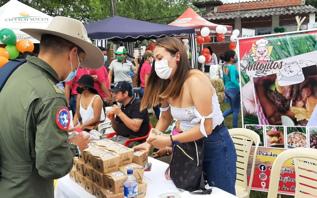 Jornada de reactivación económica, apoyada por su Fuerza Aérea  