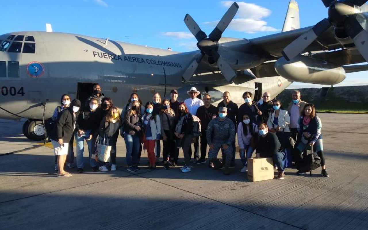 Delegación internacional de profesionales de la salud fue movilizada por su Fuerza Aérea
